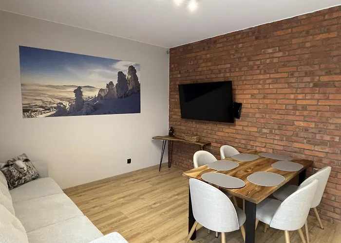 Gorska Pasja מלון דירות שצ'צ'ירק