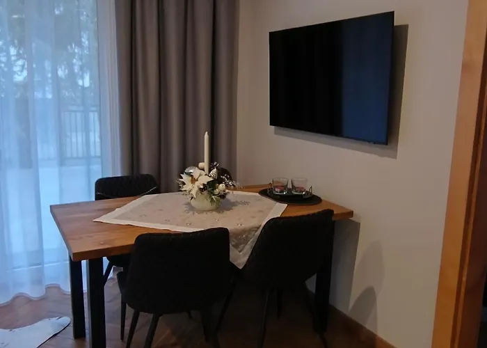 Gorska Pasja מלון דירות שצ'צ'ירק